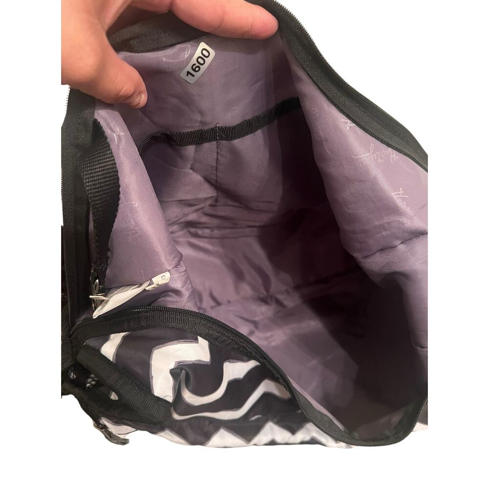 Thiry-One Explorista Black White Chevron Travel Crossbody Multi-Pocket Nylon Bag - Picture 9 of 9